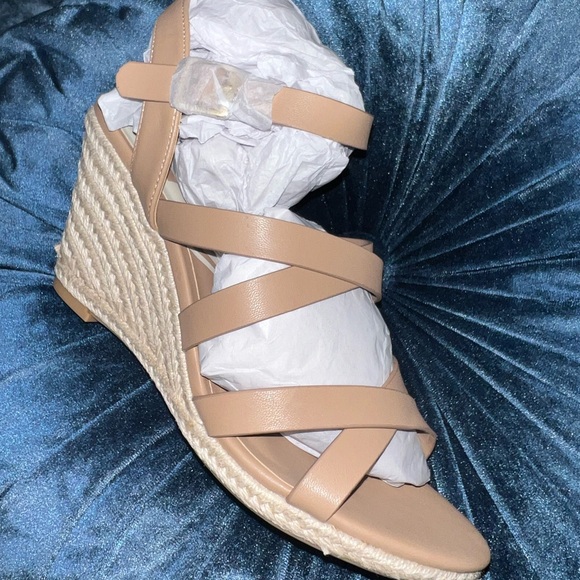 DV by Dolce Vita Beige Strappy Wedges - Picture 1 of 4